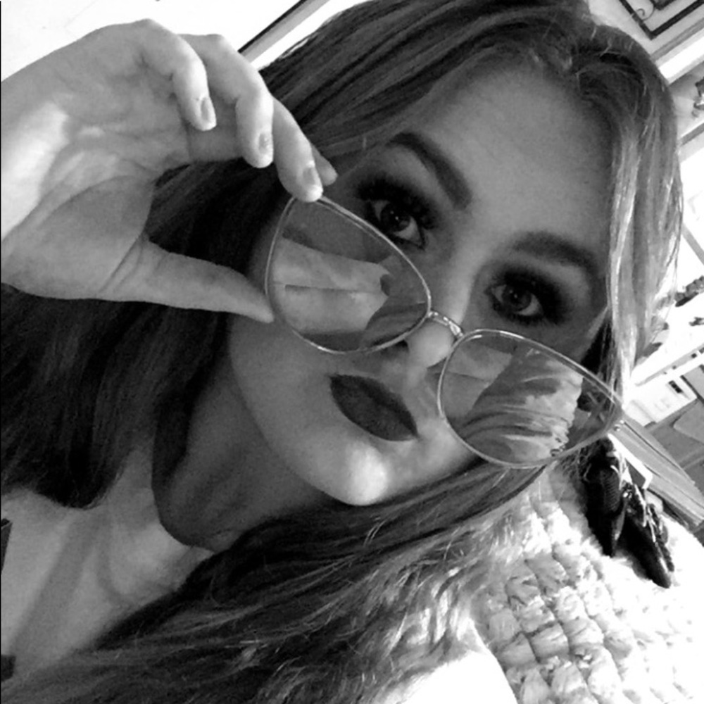 Meet your Posher, Ava